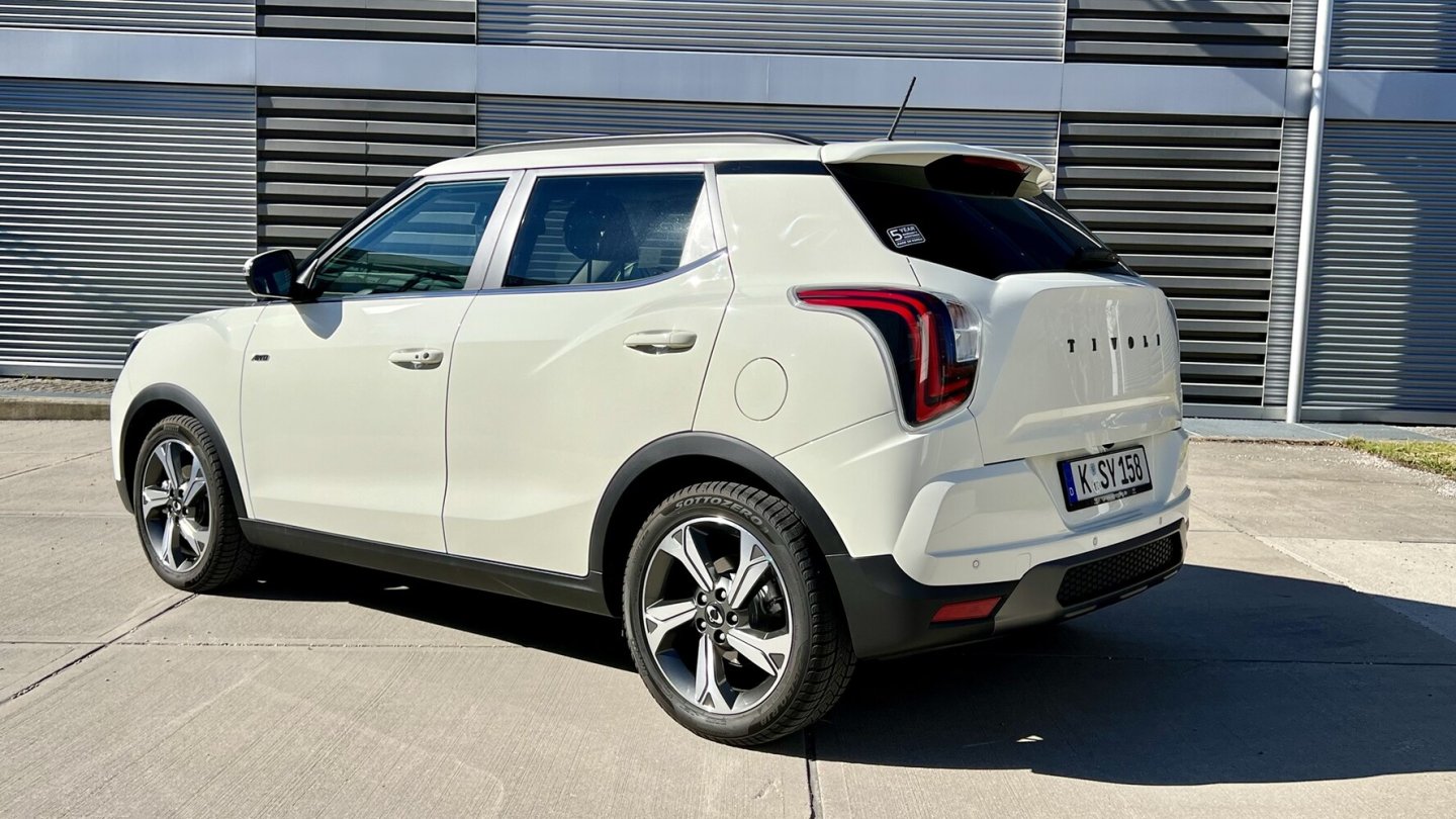 Den Tivoli bekommt man auf Wunsch mit permanentem Allradantrieb.