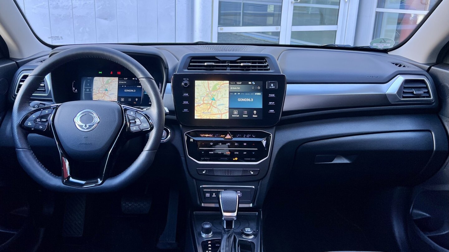 Die Infotainment-Abdeckung und die Bedieneinheit für die Klimaanlage wurden überarbeitet.