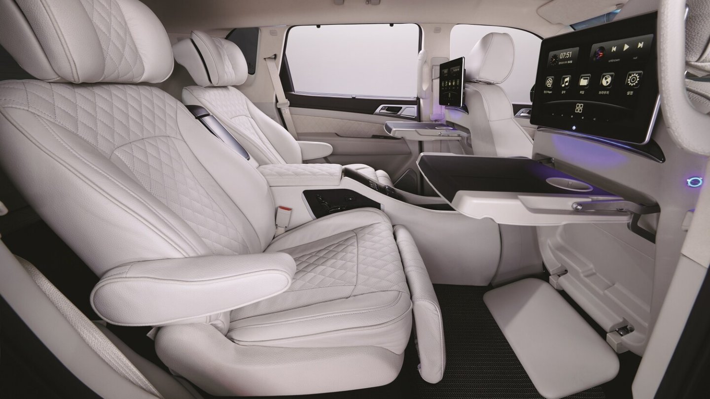 Edler Innenraum in der Rexton Limousine, die auf der Seoul Motor Show gezeigt wurde.