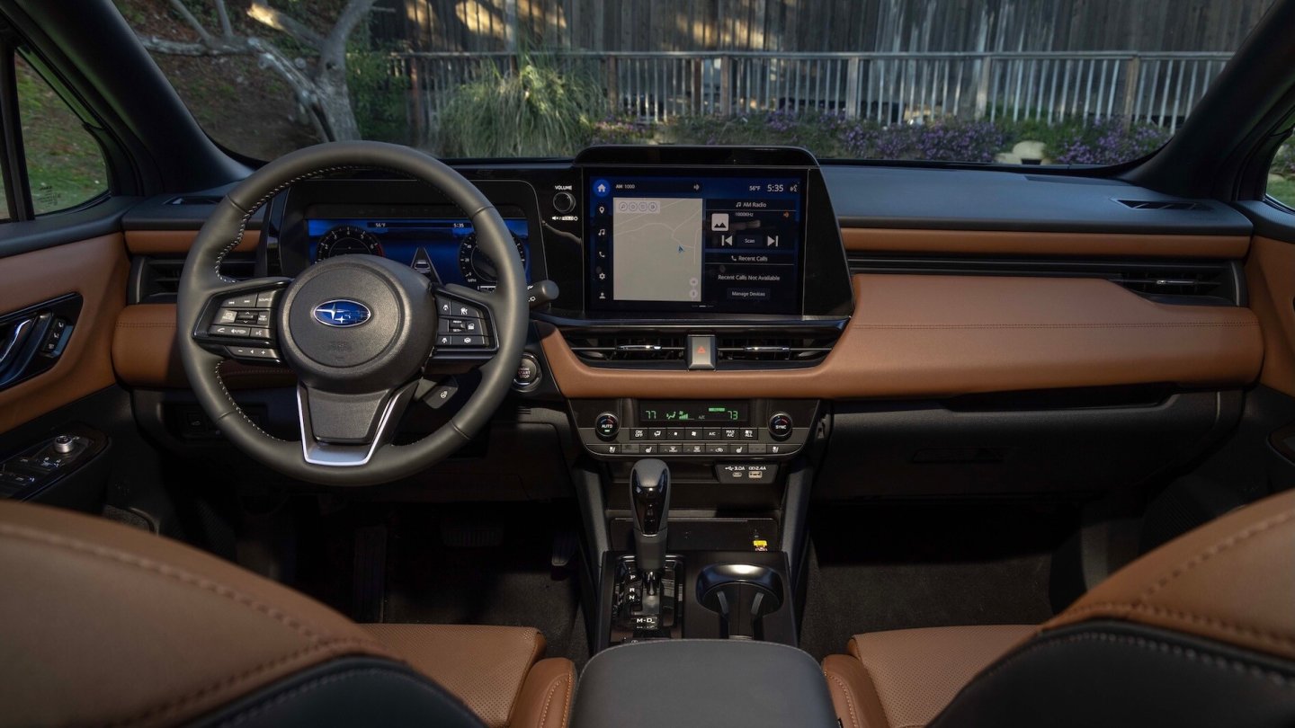Das Cockpit des neuen Subaru Outback mit separatem Bedienelement für die Klimaautomatik.