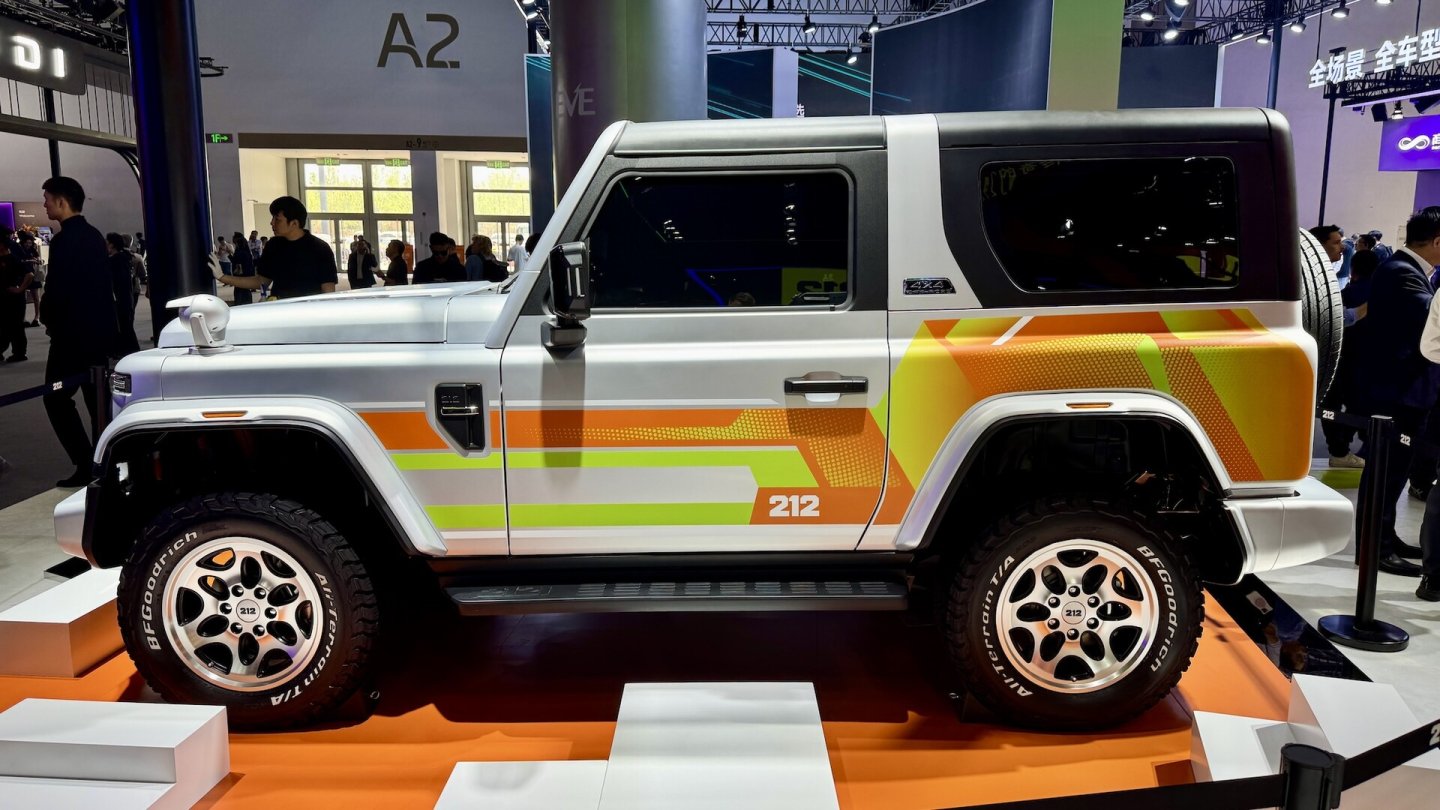 Auf der Messe Auto China hat der dreitürige 212 seine Premiere gefeiert.