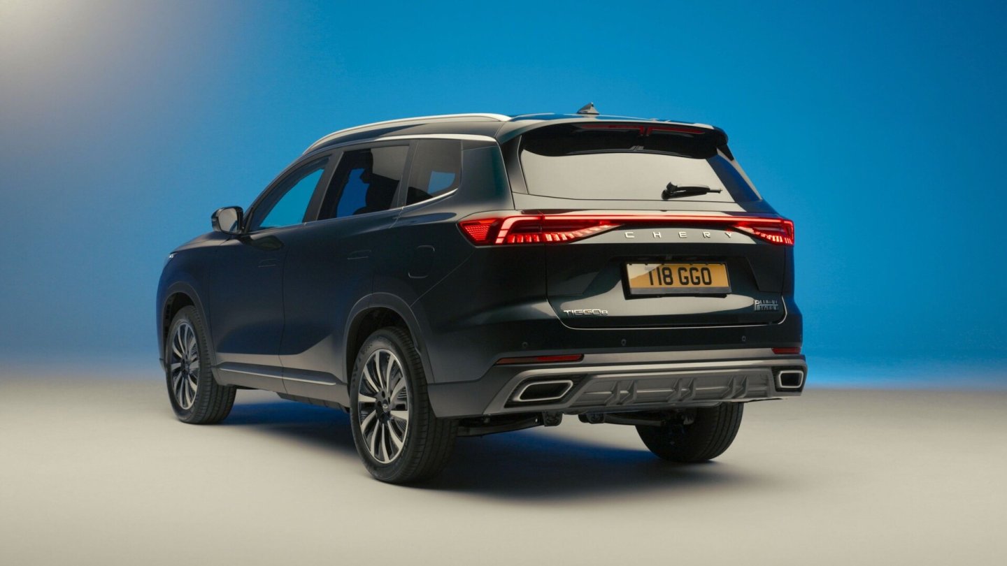 Der Chery Tiggo 9 ist in Großbritannien als Benziner und Plug-in Hybrid zu haben.