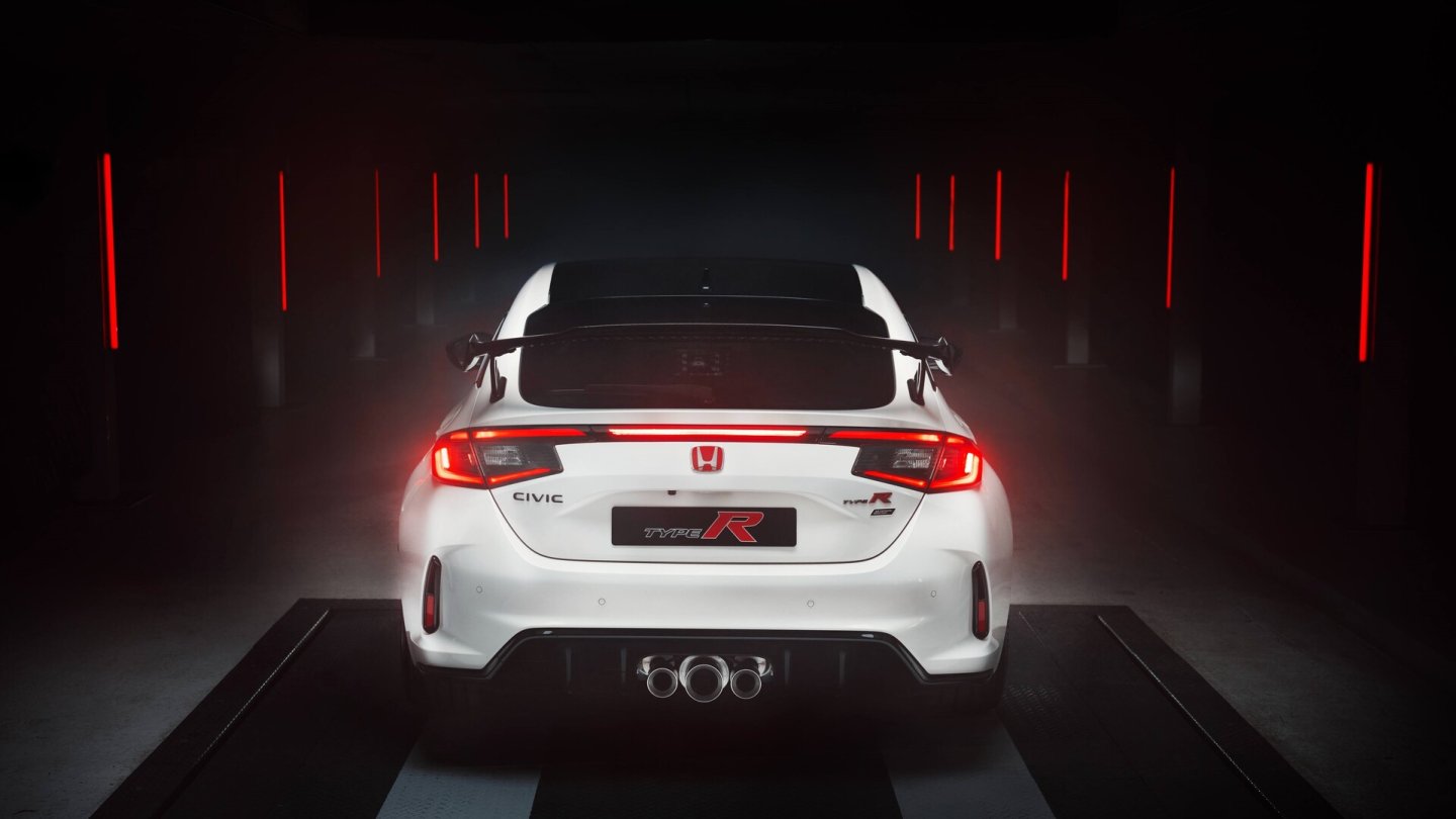 Drei Endrohre und riesiger Spoiler: Charakter-Merkmale des Honda Civic Type R.