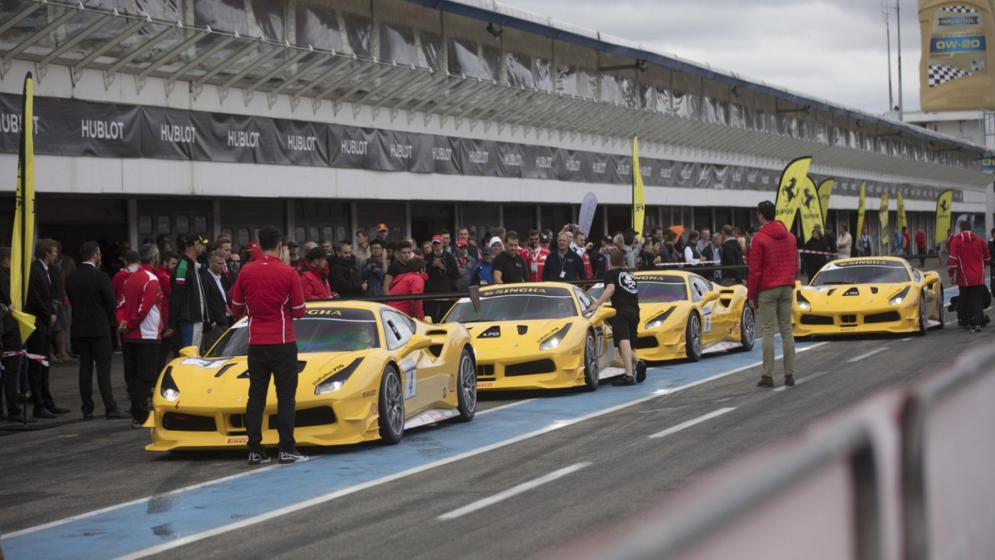 in einem dieser Ferrari 488 Challenge wurde ich über die Strecke chauffiert. Foto: Lennen Descamps für Ferrari.