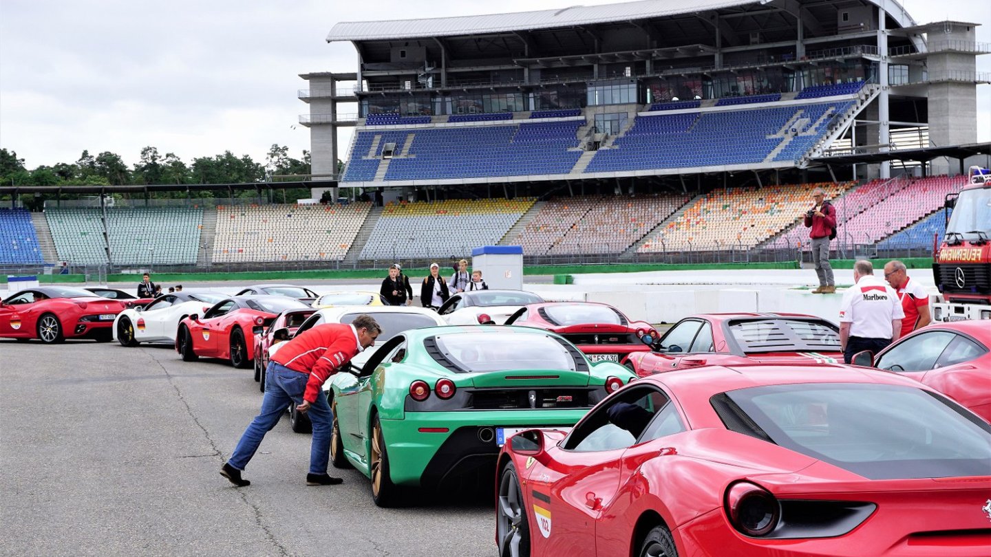 Ferrari-Fahrer und Fans feierten die Marke auf dem Hockenheimring. Foto: Bernd Conrad