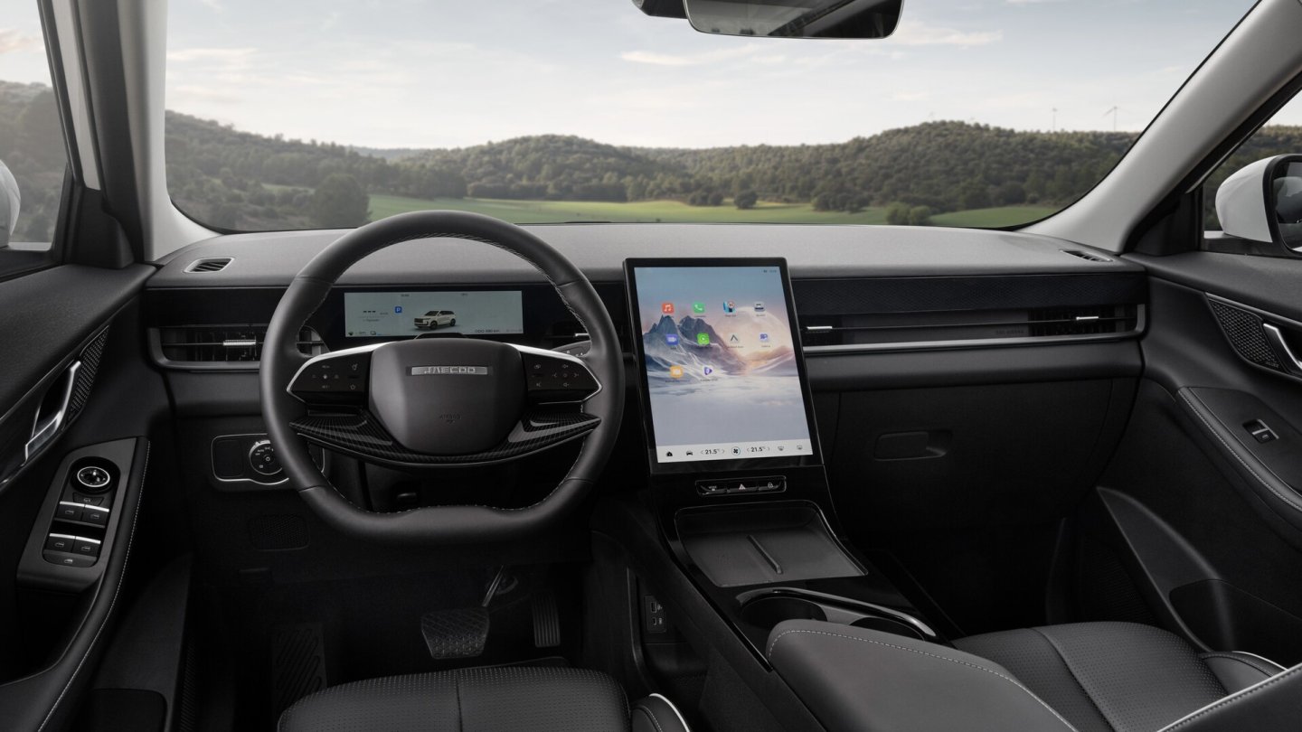 Apple CarPlay und Android Auto sind serienmäßig.