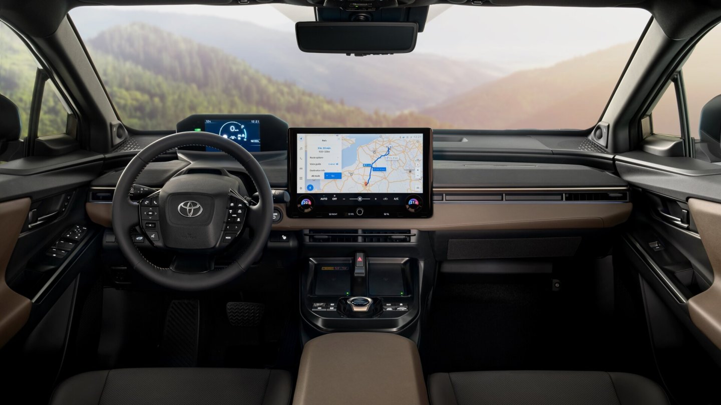 Die Instrumente stecken knapp unter der Windschutzscheibe.