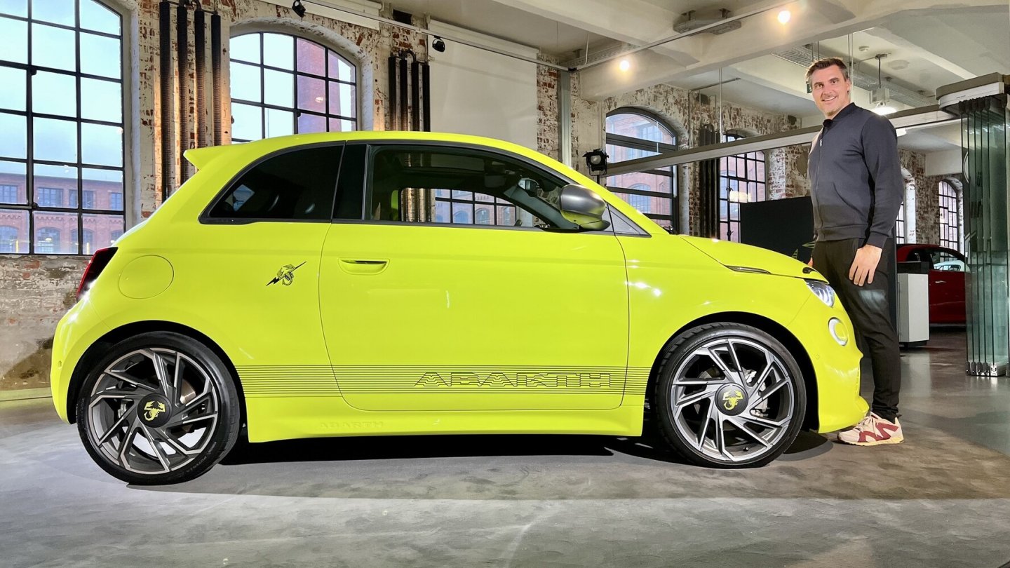 Erster Kontakt mit dem elektrischen Abarth 500e.