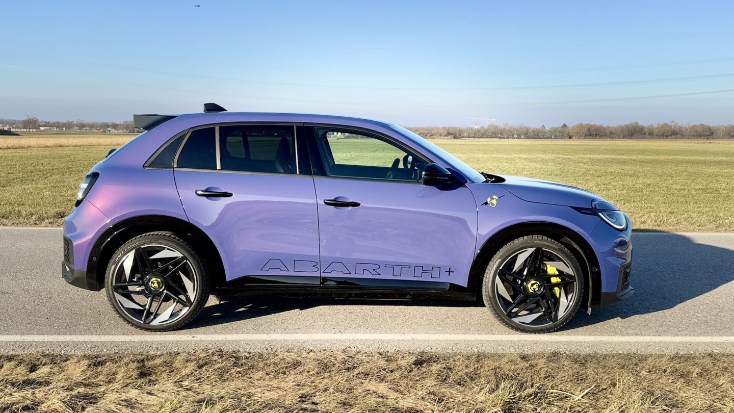 Hypnotic Purple ist je nach Lichteinfall hell oder dunkel.