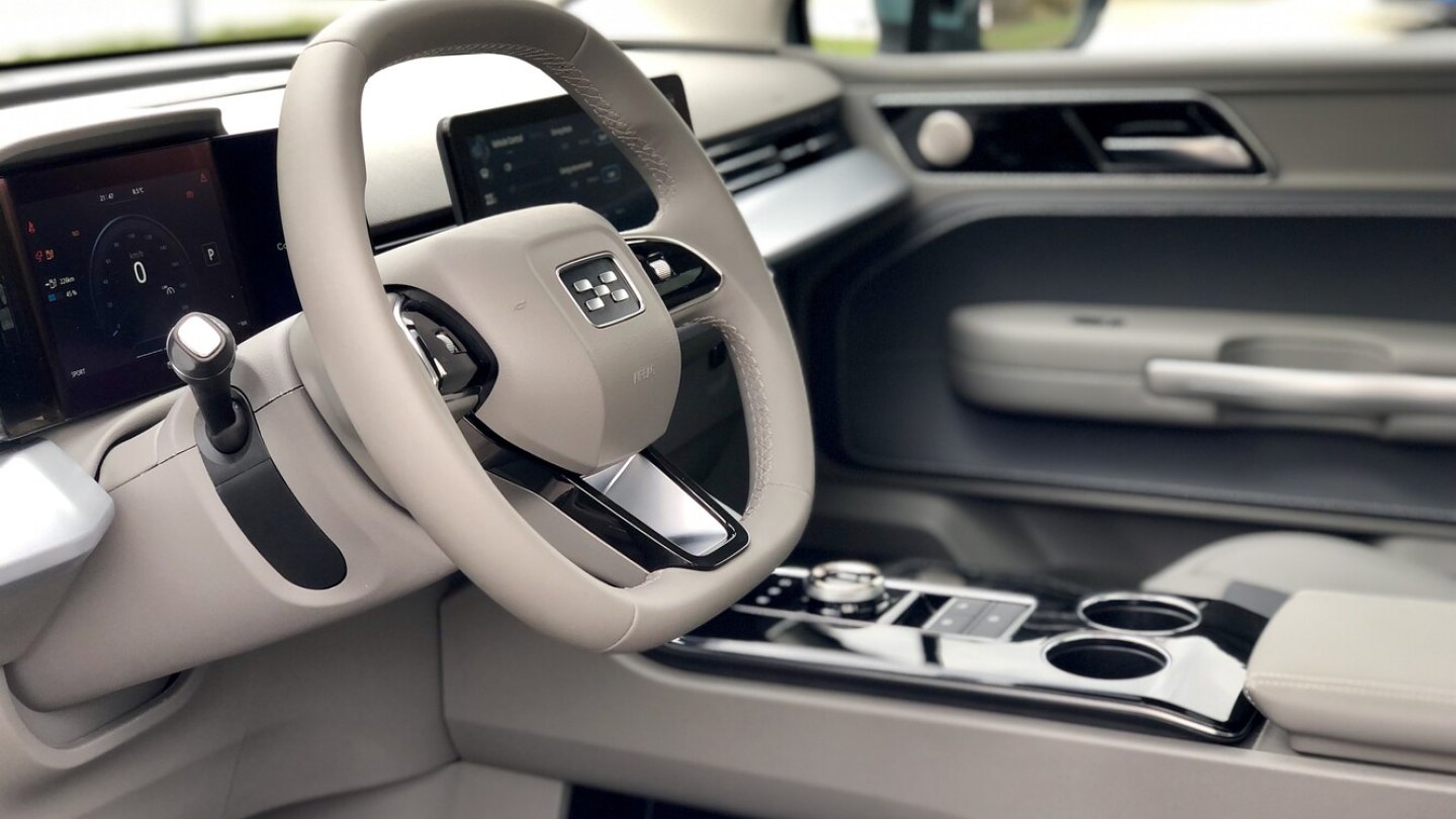 Das Lenkrad im Aiways U5 ist unten und oben abgeflacht.