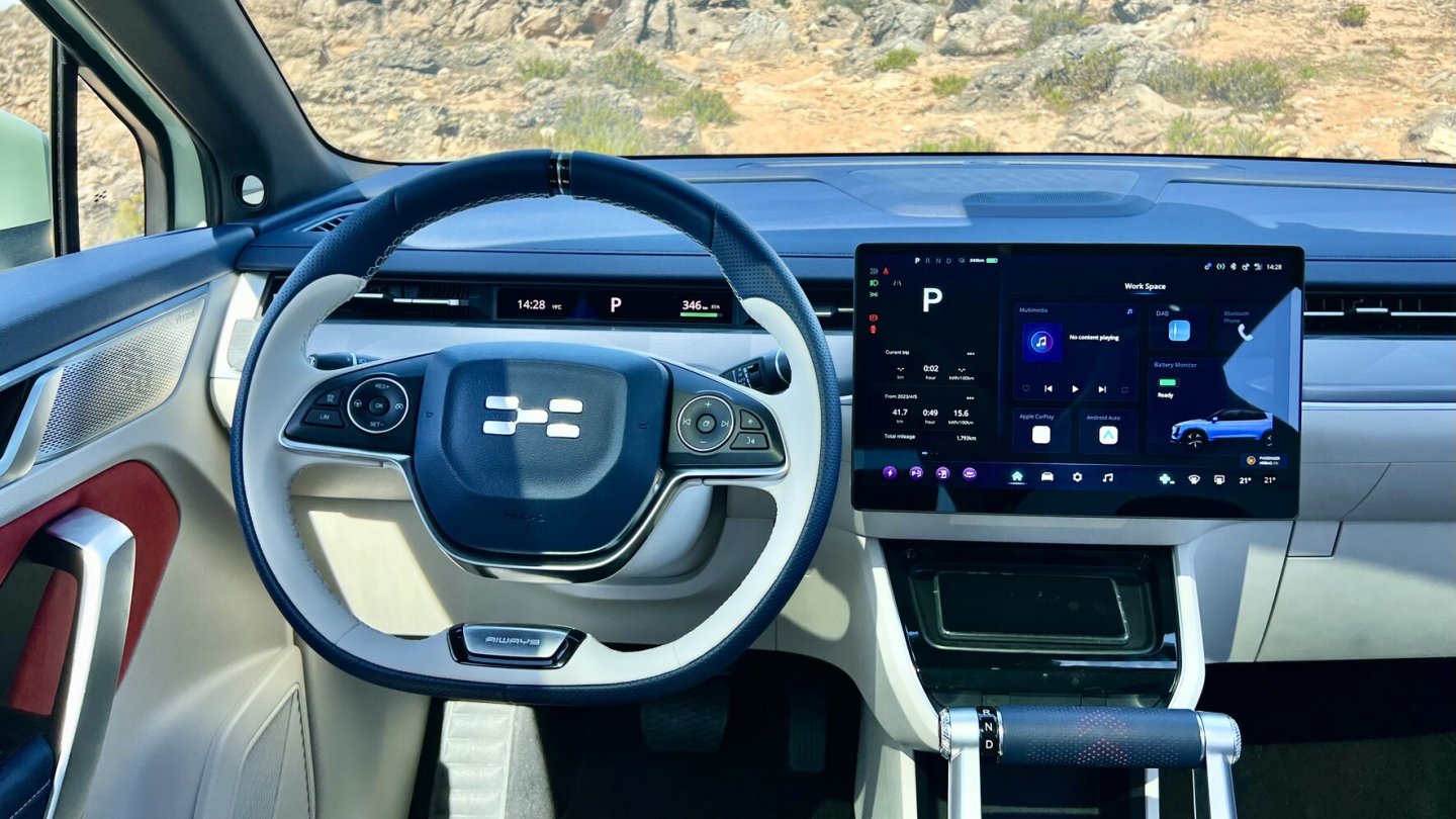 Einige Funktionen starten erst zeitversetzt zum Fingertipp-Befehl.