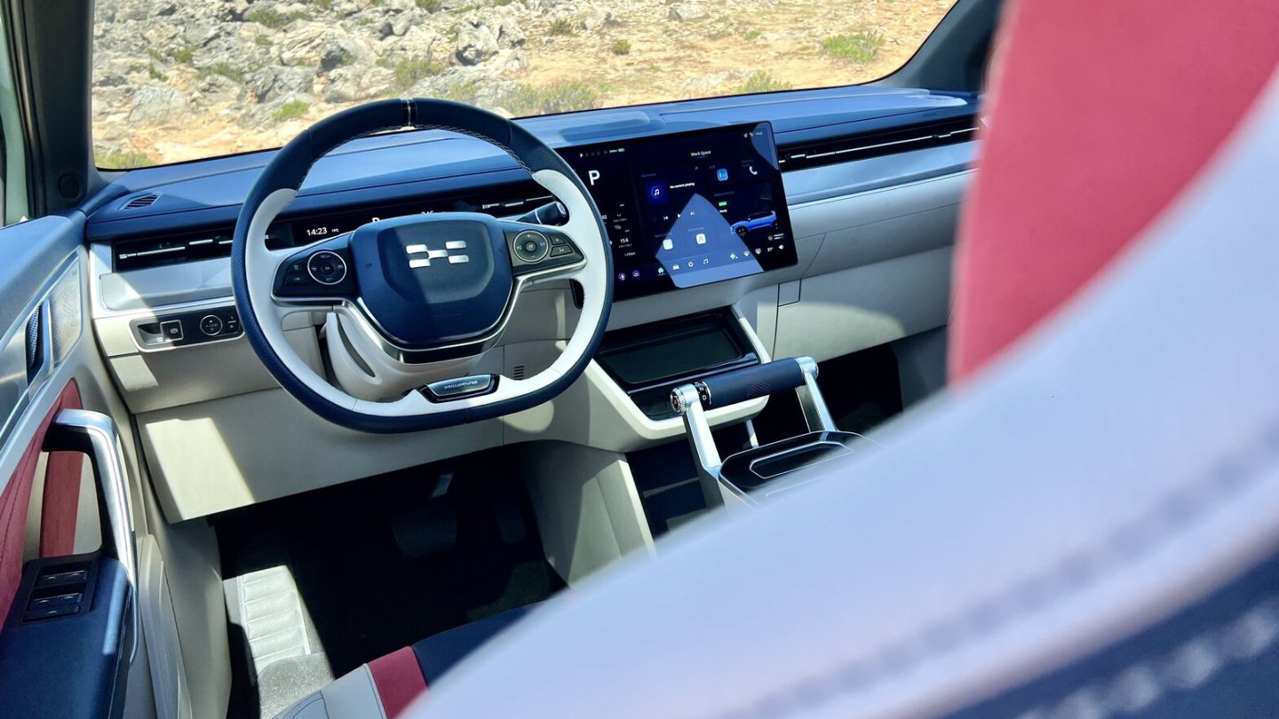 Der Touchscreen in der Mittelkonsole hat eine Diagonale von 14,6 Zoll.