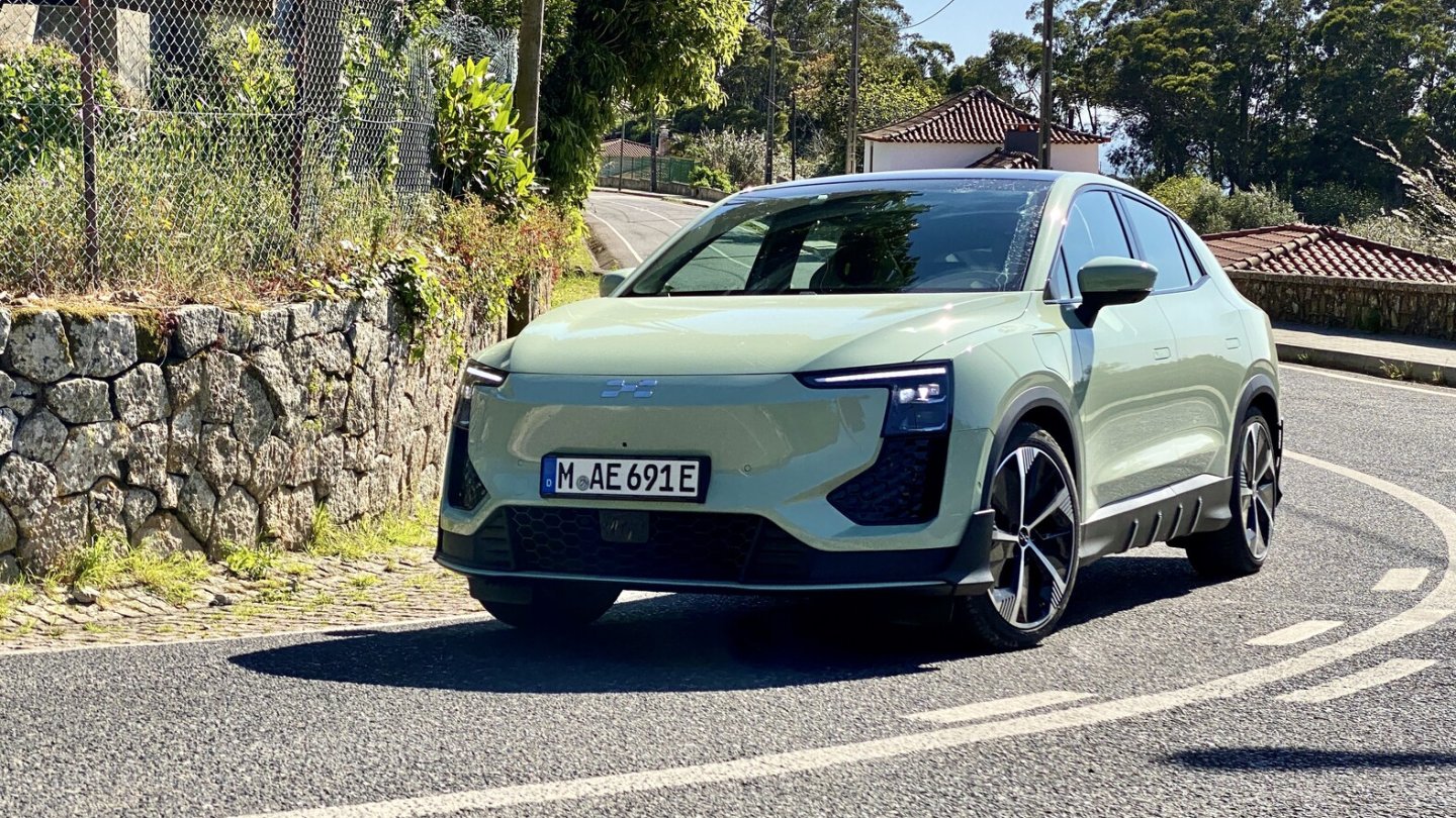 Auch der Aiways U6 kann bei Euronics zur Probe gefahren werden.