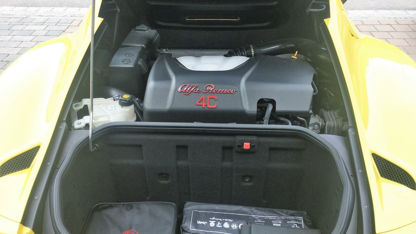 Der 1,8 Liter-Motor mit 240 PS kommt aus der Giulietta Veloce.