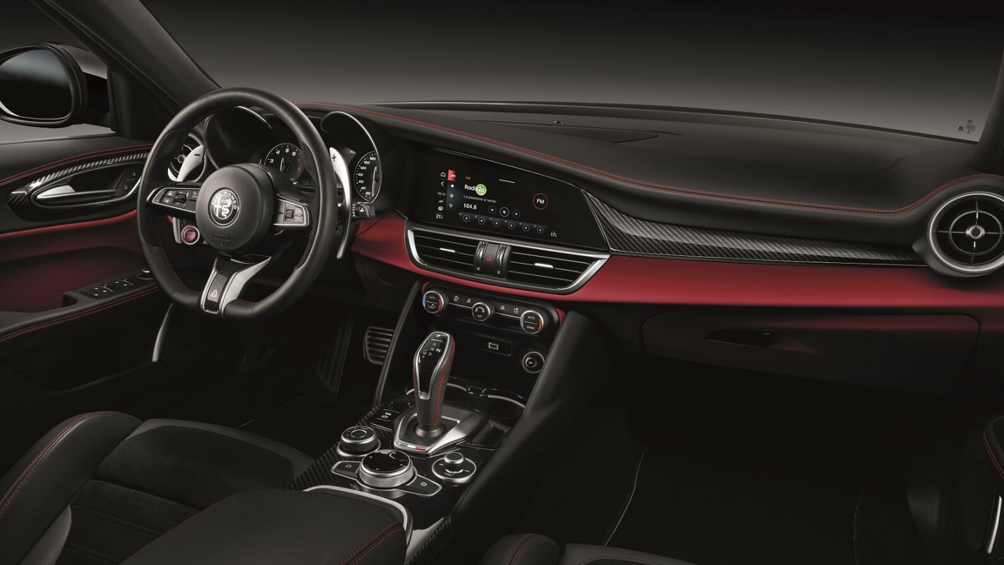 Das Cockpit mit dem größeren Infotainmentsystem.