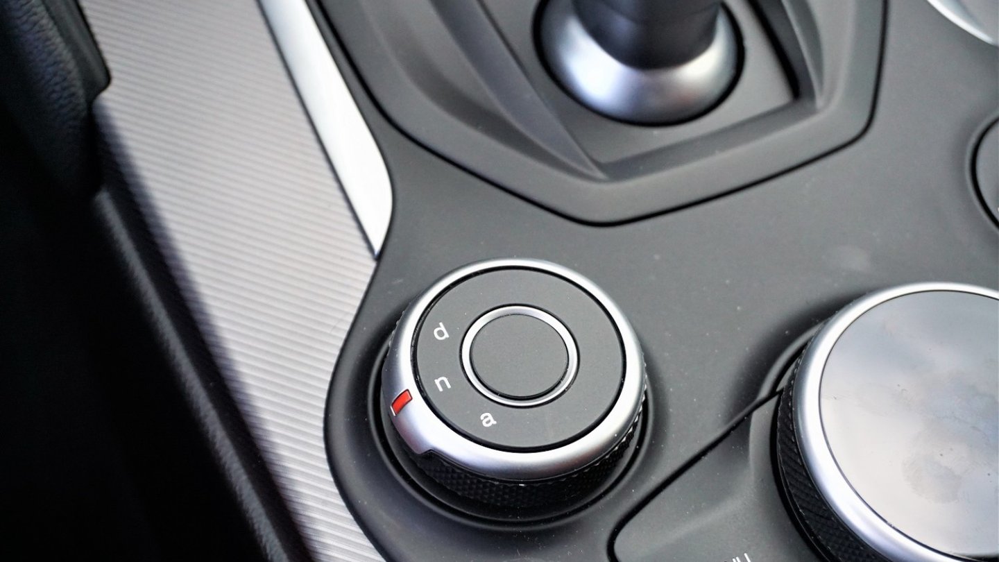 Mit dem DNA-Schalter lässt sich die Fahrzeugcharakteristik verstellen - was nicht sein muss.