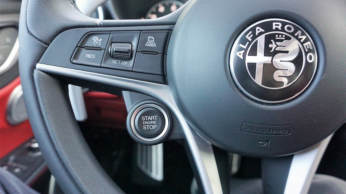 Erogene Zone: Der Startknopf links im Lenkrad.