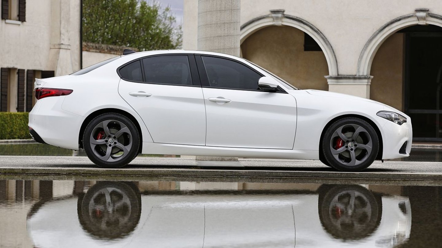 Mit der Giulia bringt Alfa Romeo eine kompakte Sportlimousine im Geist früherer BMW 3er.