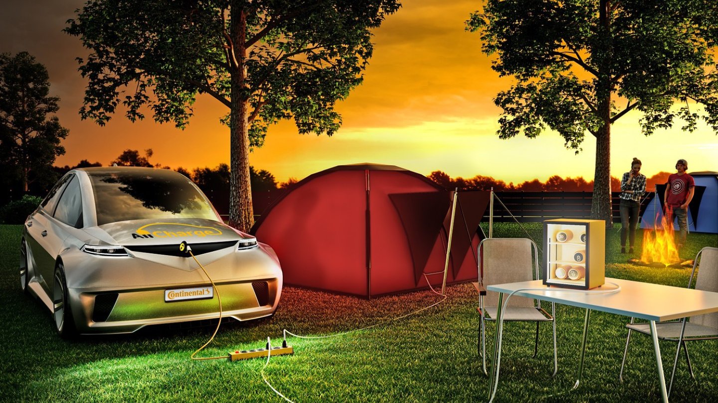 Ein überkorrektes PR-Bild: Hipster-Mann und Hipster-Frau beim Campen - mit getrennten Zelten.