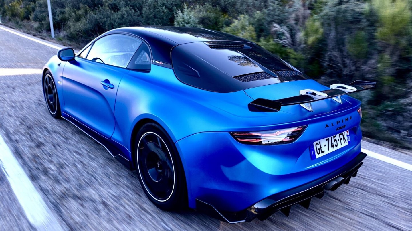 Die Position des Heckflügels wurde verändert.