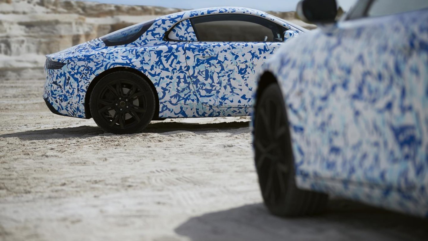 Für Blindbesteller. Noch gibt es das Auto nur mit Tarnfolie zu sehen.