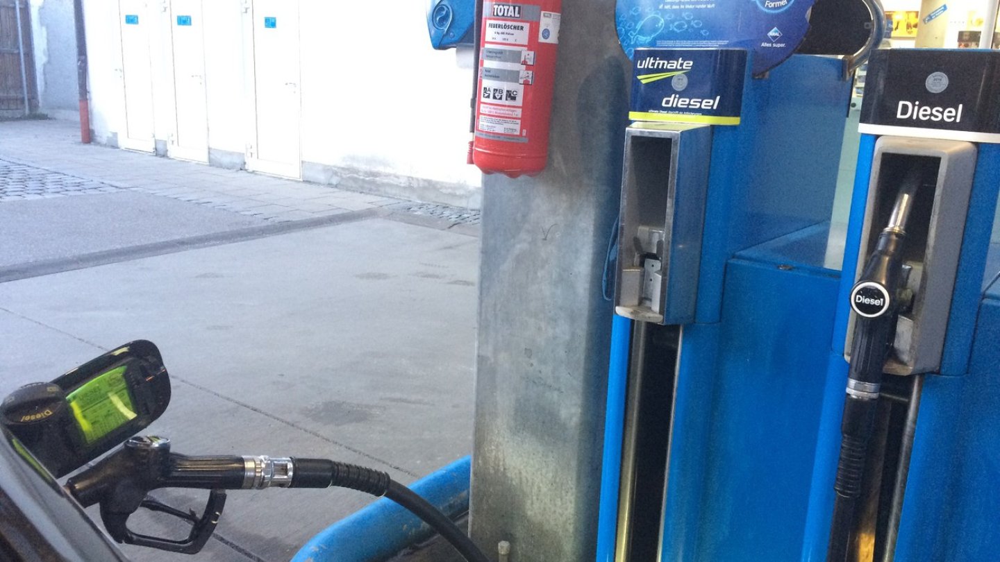 Verwirrung? Die gibt es schon, an den immer umfangreicheren Sprit-Zapfsäulen.