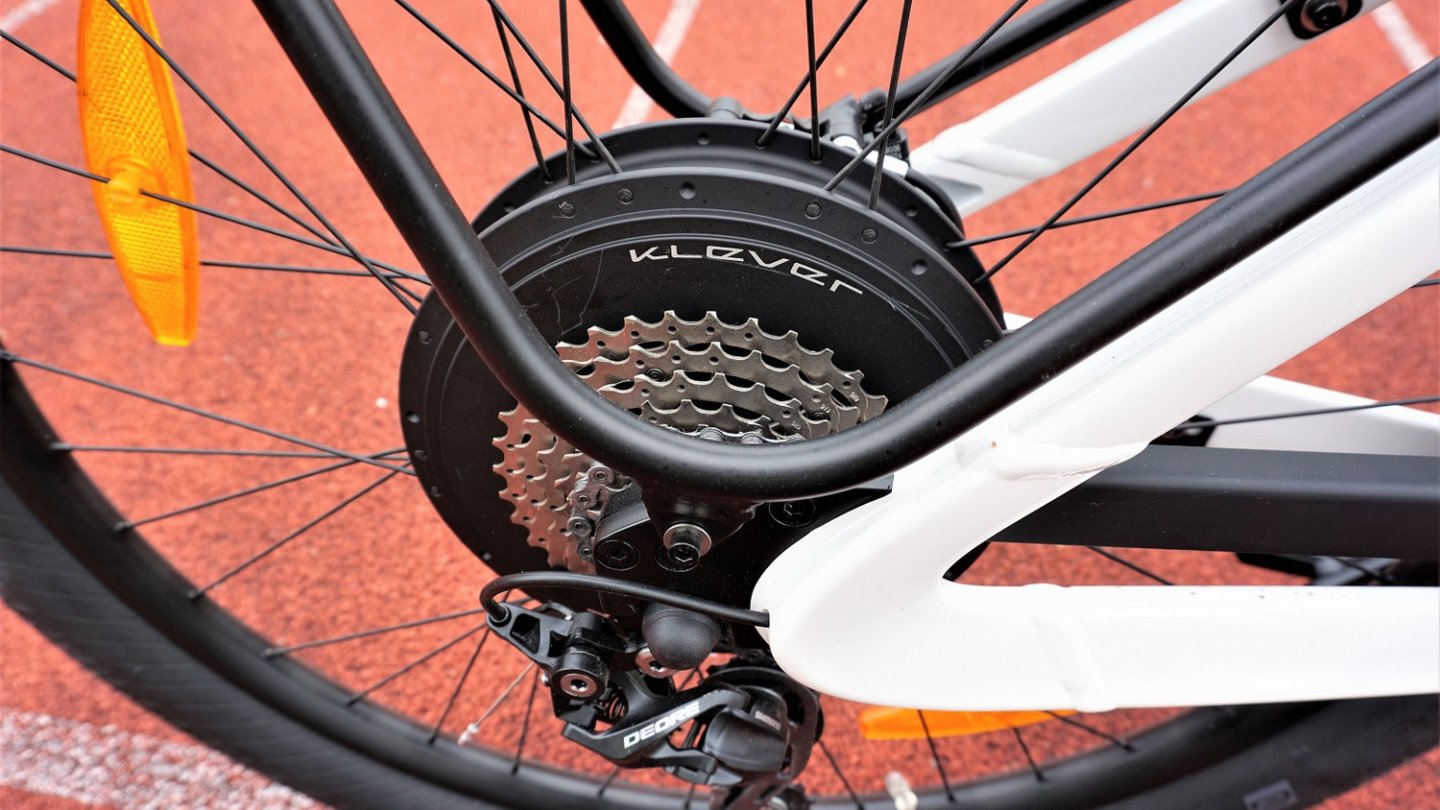 Der fast lautlose Elektromotor steckt in der Hinterachse des Klever X Commuter.