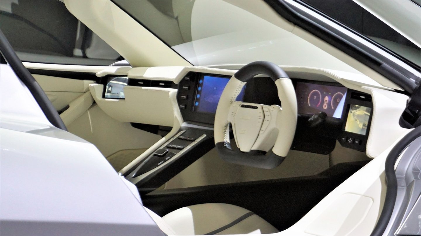 Im Gegensatz zu anderen Studien hat der Owl sogar schon ein Cockpit.