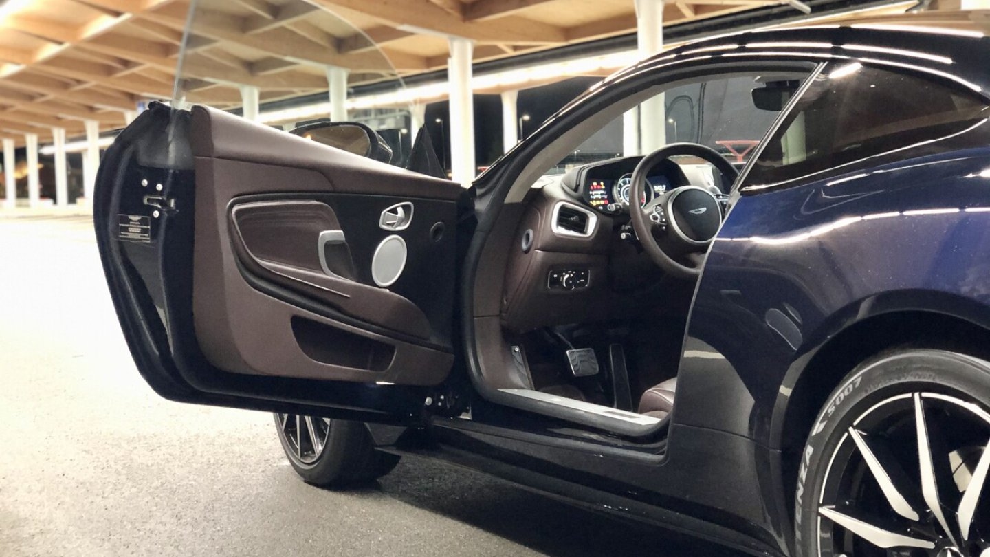 Halb zog er ihn, halb sank er hin...