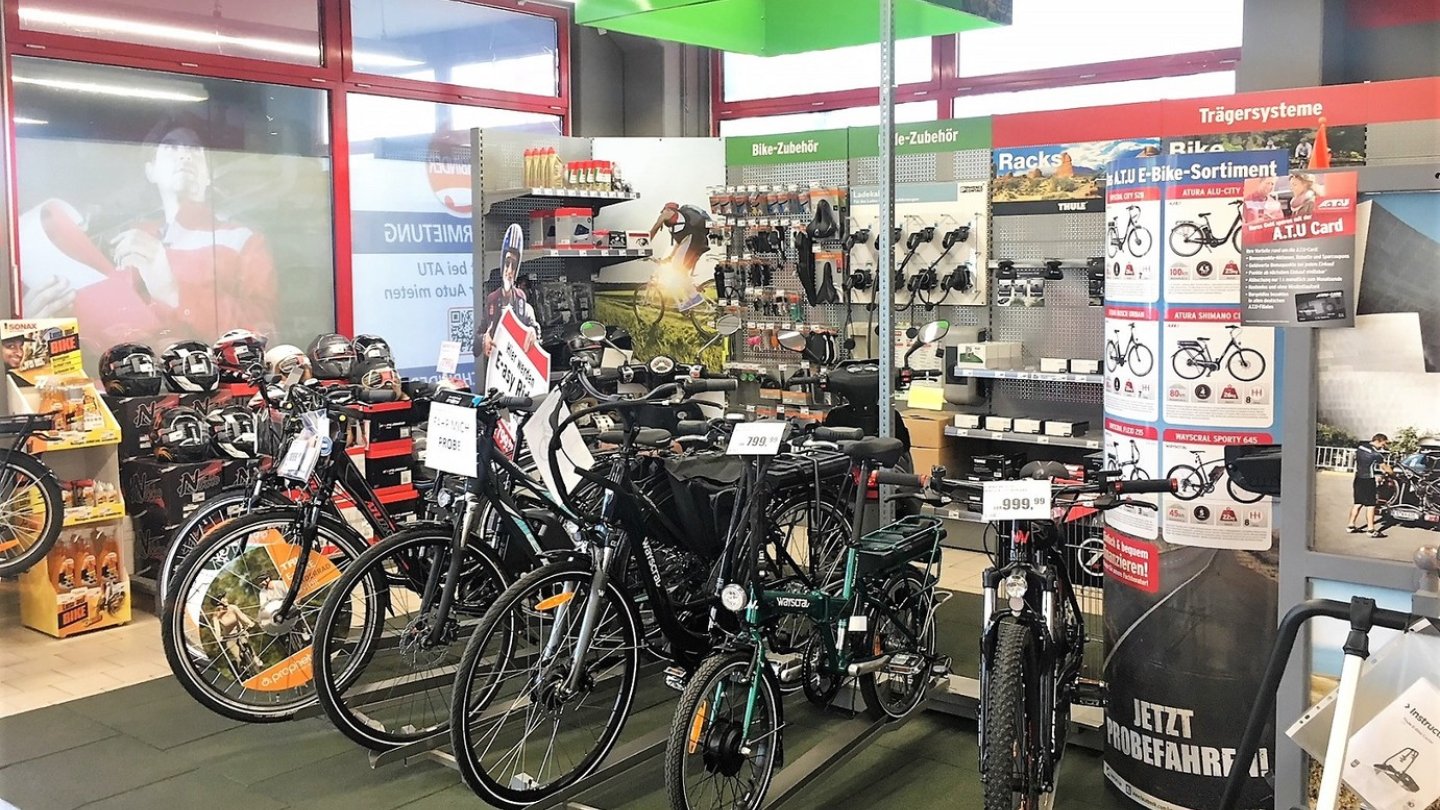 E-Bike-Ausstellung in der A.T.U-Filiale.