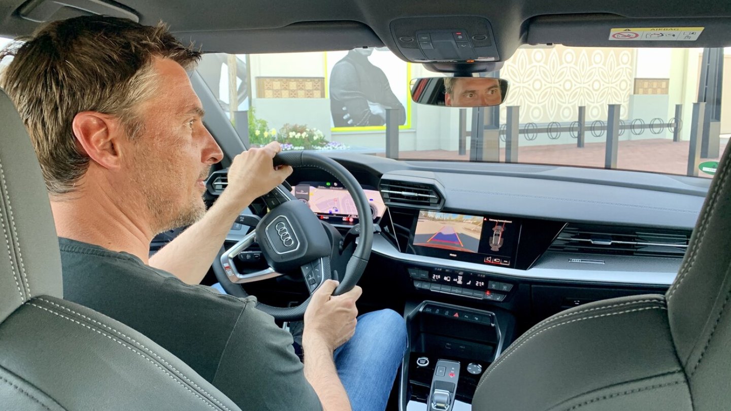 Optional kann der neue Audi A3 zum Beispiel im Ampeln kommunizieren.