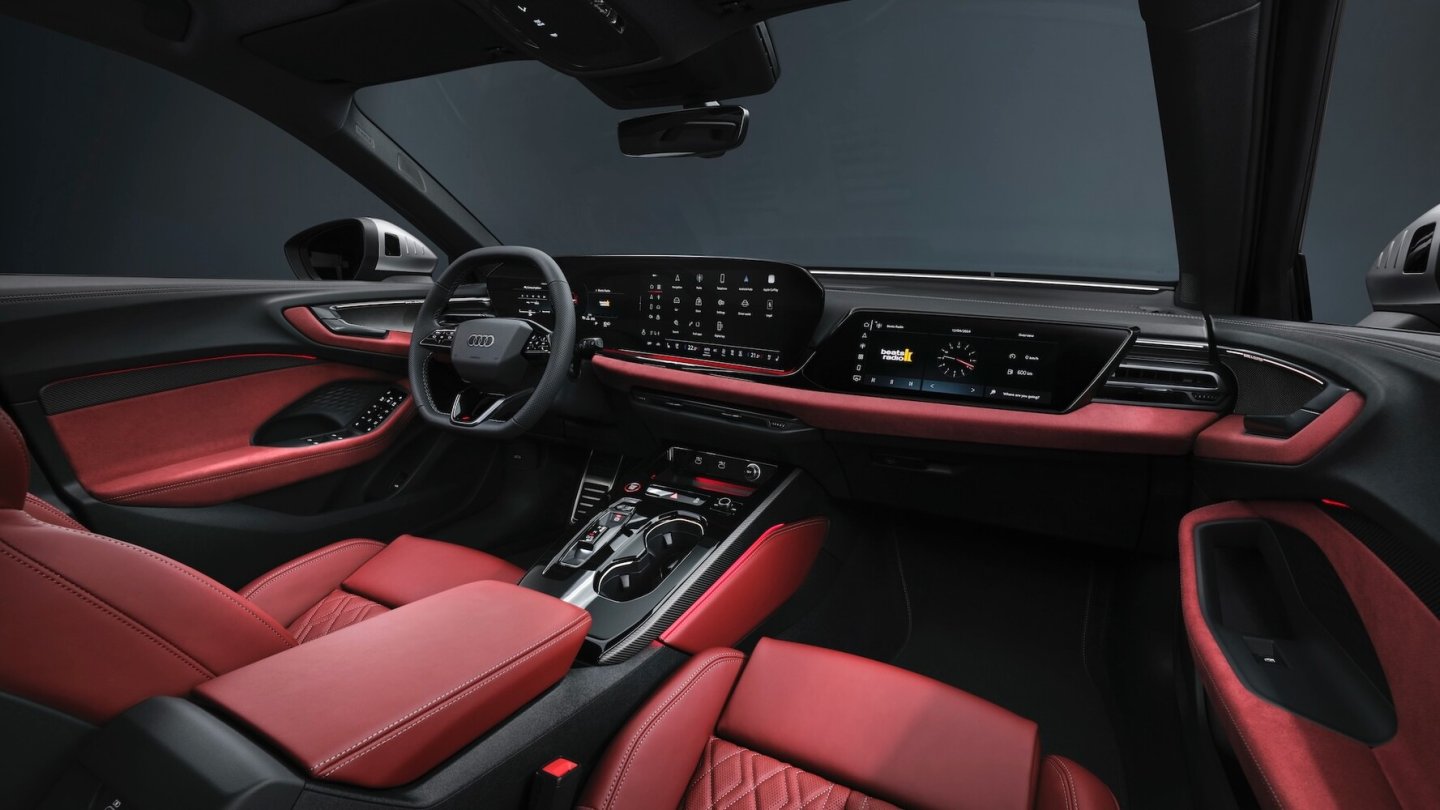 Das Cockpit ist weitesgehend aus dem Audi Q6 e-tron bekannt.