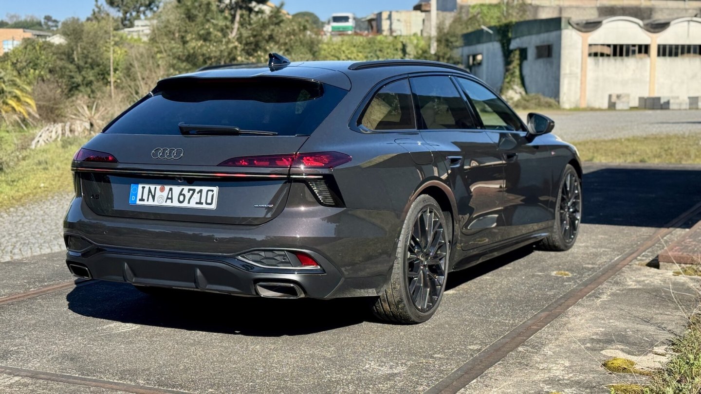 Die Lackierung in Madeirabraun Metallic gibt es nur für die Sonderserie Edition One.