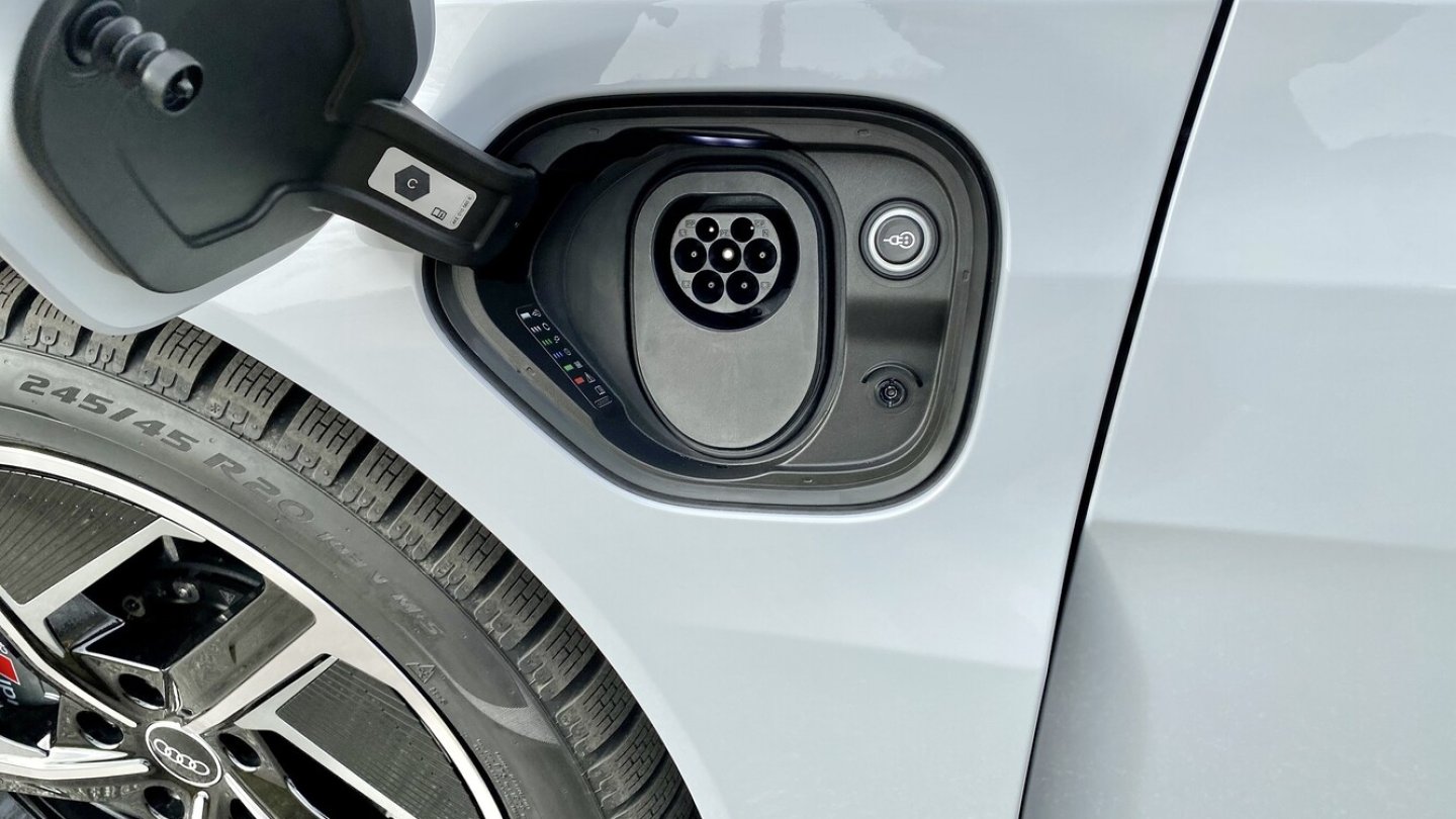 Links ist der Typ-2-Stecker, rechts zusätzlich CCS für Gleichstrom.