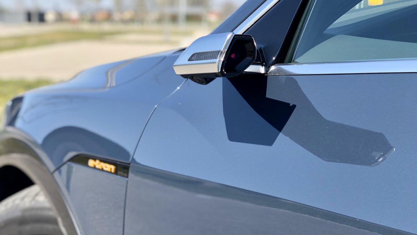 Optional gibt es Kameras statt Außenspiegel.