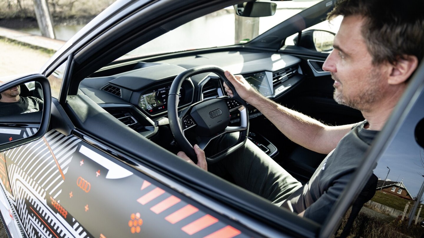 Optional wird es ein auch oben abgeflachtes Lenkrad geben.