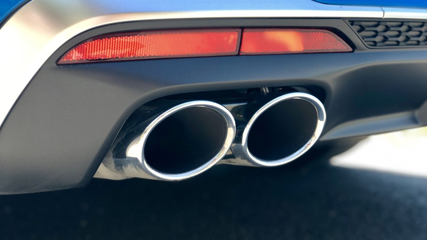 Am Endrohr bollert der S4 mit künstlich erzeugtem Sound.