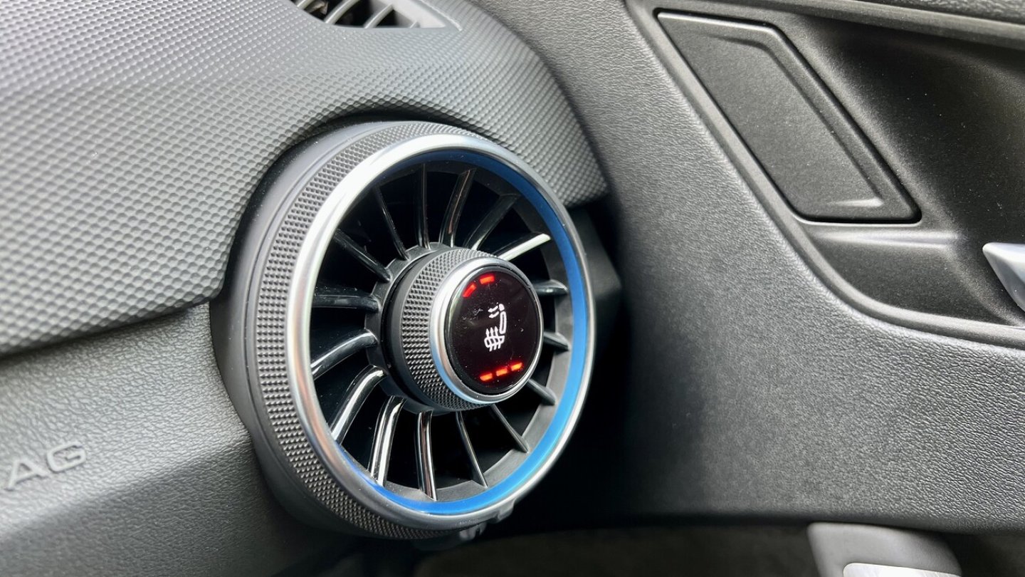 Sinnvolle Extras: Sitz- und Kopfraumheizung.