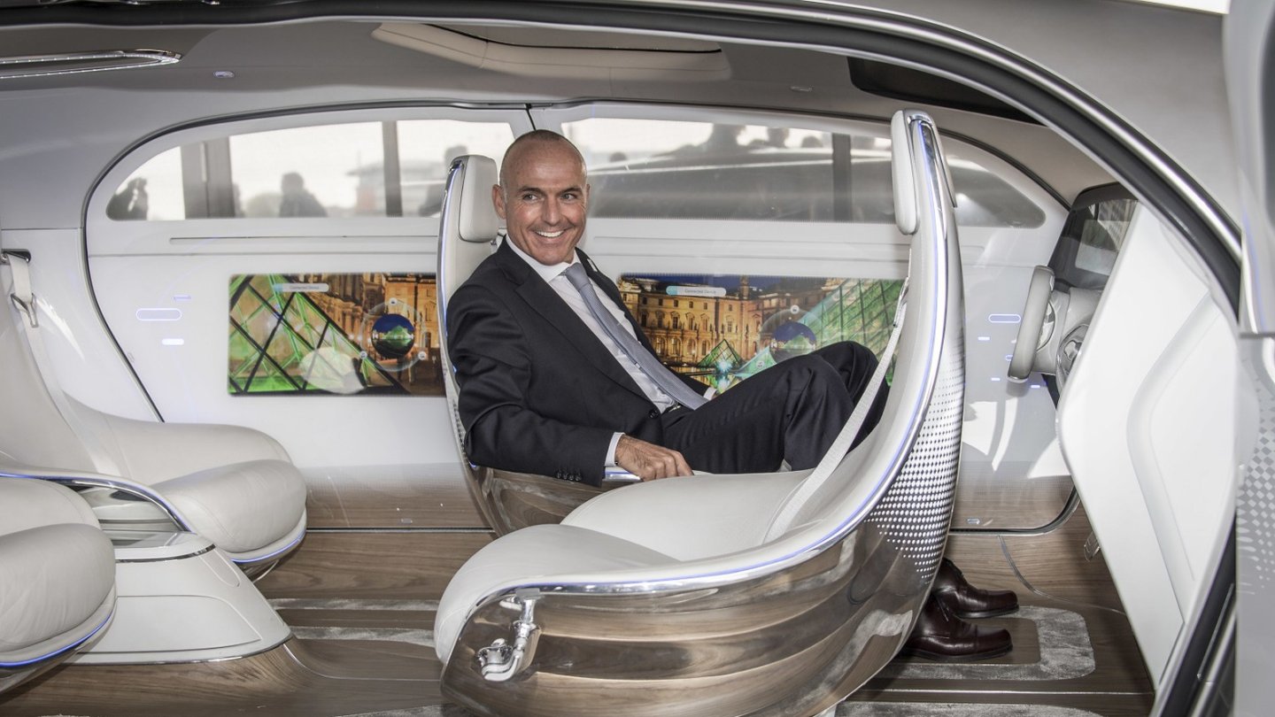 Das Forschungsauto F015 von Mercedes-Benz zeigt, wie sich Innenräume langfristig ändern werden.