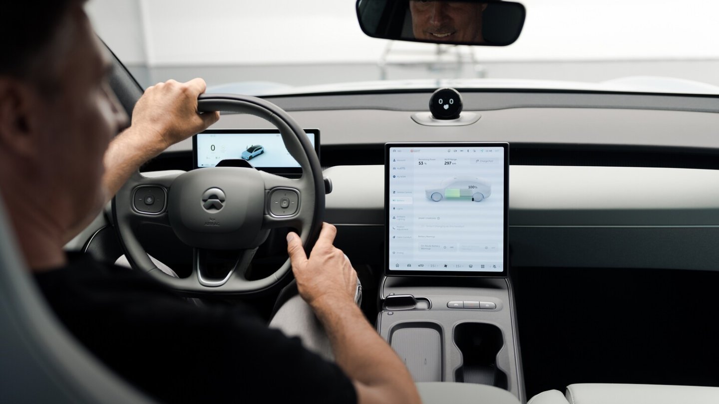 Nios Nomi mit digitalem Gesicht kommt in Europa weniger gut an als auf dem Heimatmarkt.