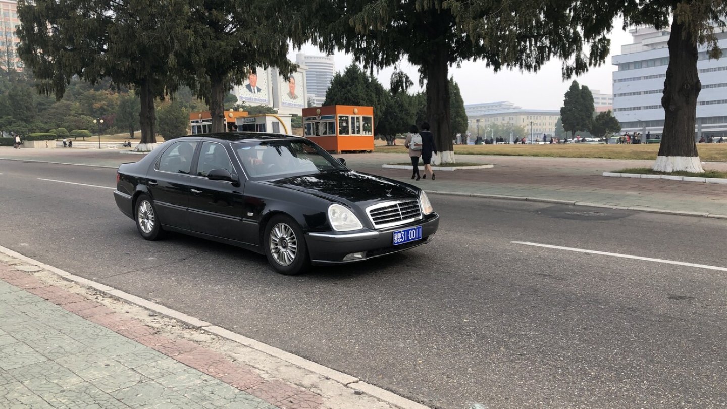 Der Zunma ist ein Nachbau des SsangYong Chairman. Basis ist der Mercedes W124.