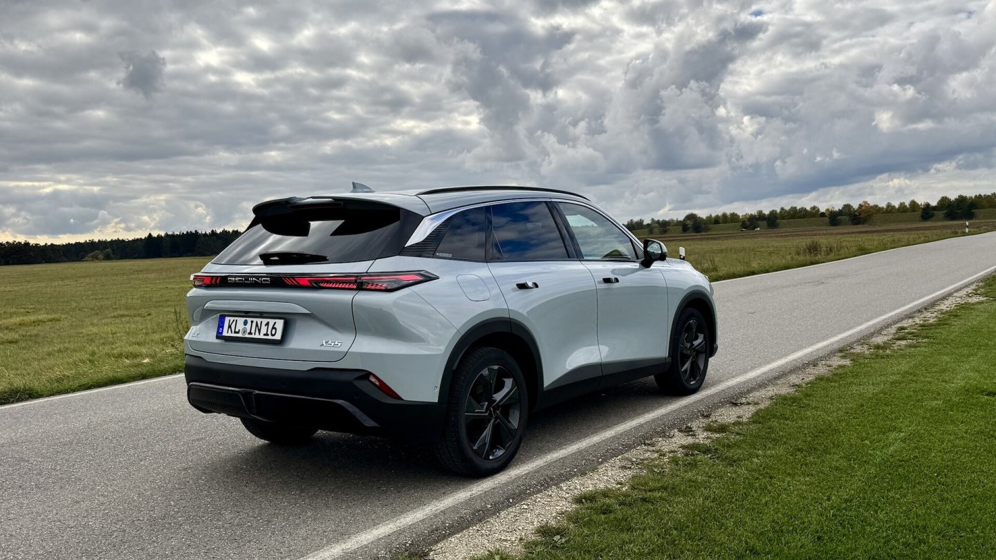 Das Fahrwerk bietet guten Komfort. Ein Asket ist der 177 PS starke Benziner nicht.