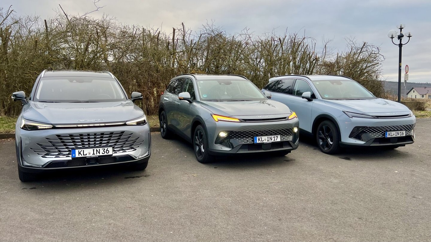 Der neue BAIC Beijing X75 - hier links - ist größer als der X55.