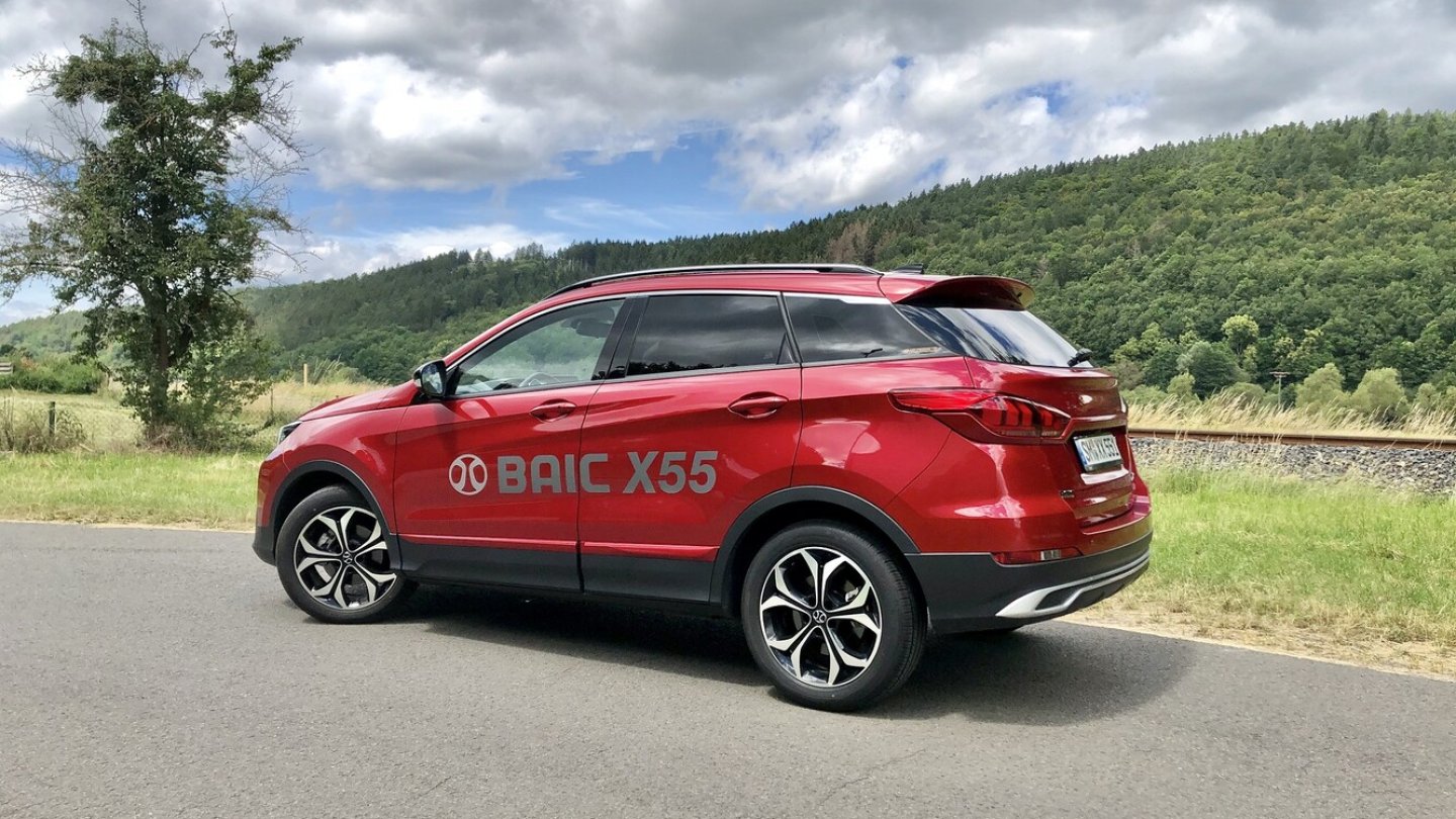 Der BAIC Senova X55 ist 4,48 Meter lang und liegt damit auf Tiguan-Niveau.