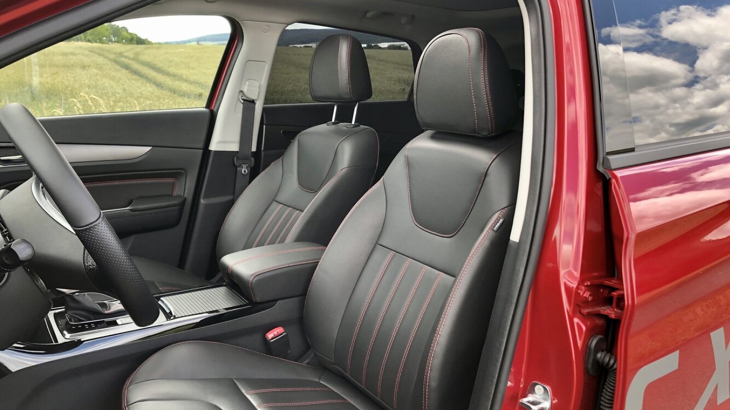 Kunstlederbezüge sind Teil des Luxus-Pakets.