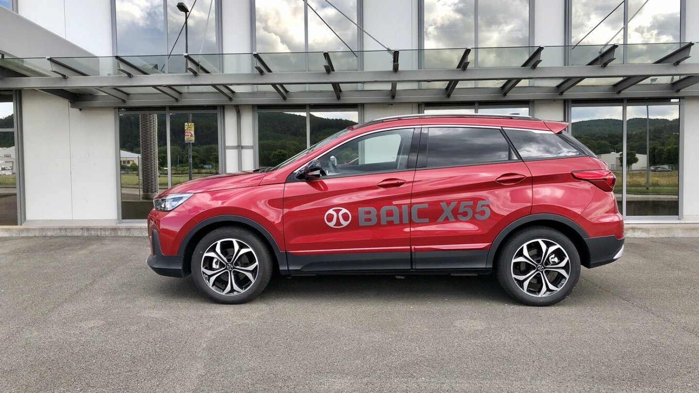 Ohne die großen Aufkleber würde der X55 im Verkehr nicht auffallen.