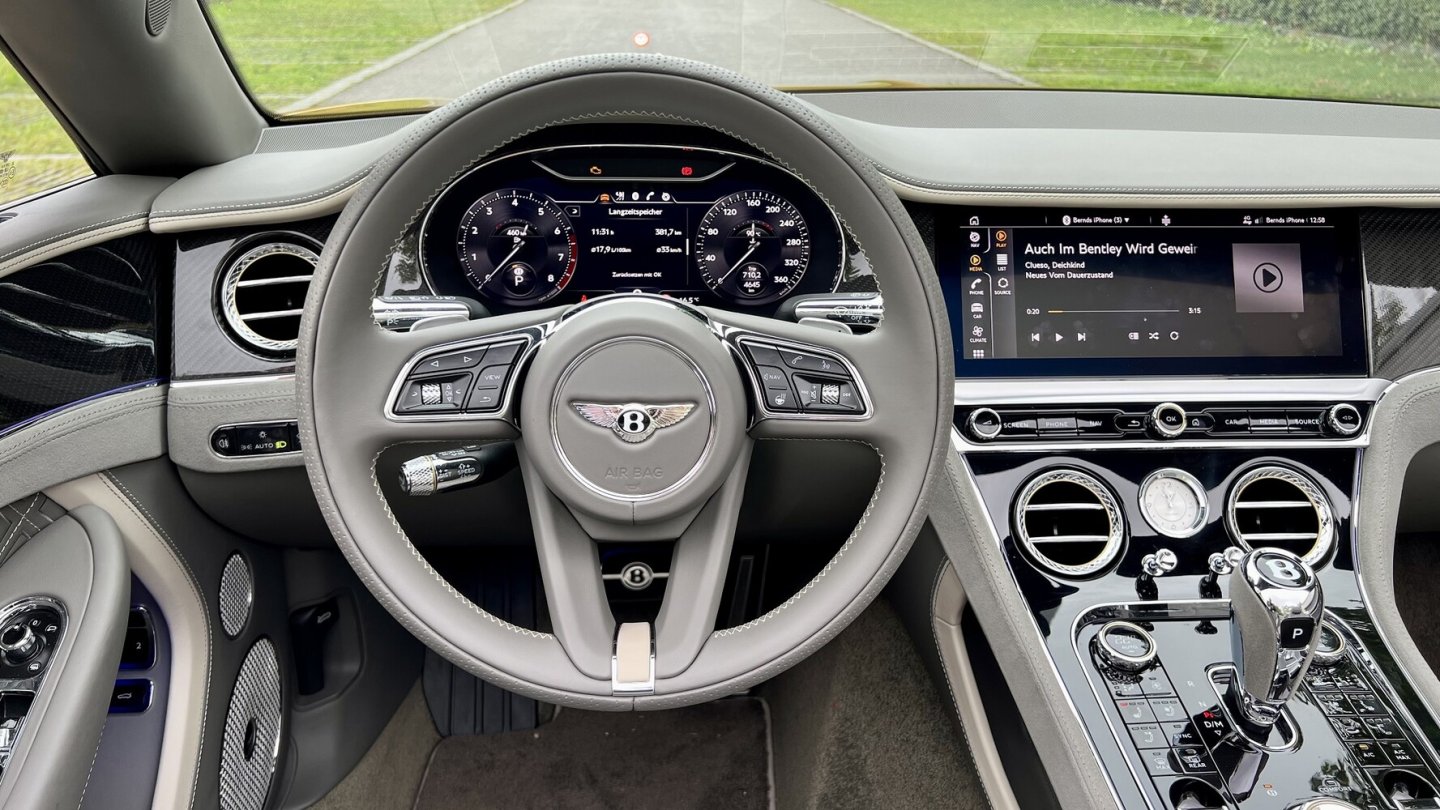 Instrumente und Infotainment sind digital, die Bedienung kennt man von Konzernschwester Porsche.