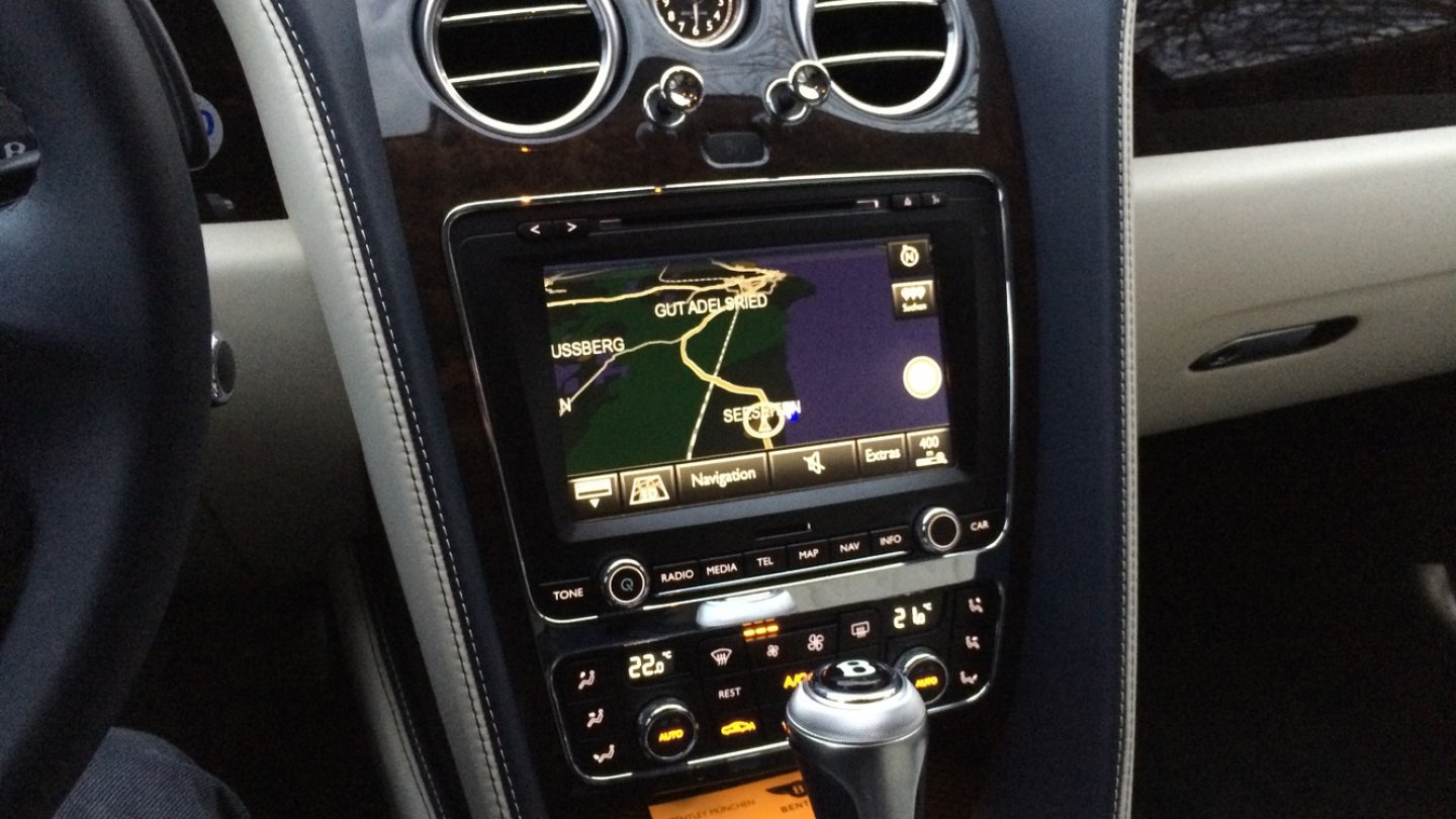 RNS 510, Columbus etc - das System hat viele Namen, ist stets das gleiche. Auch im teuren Bentley.