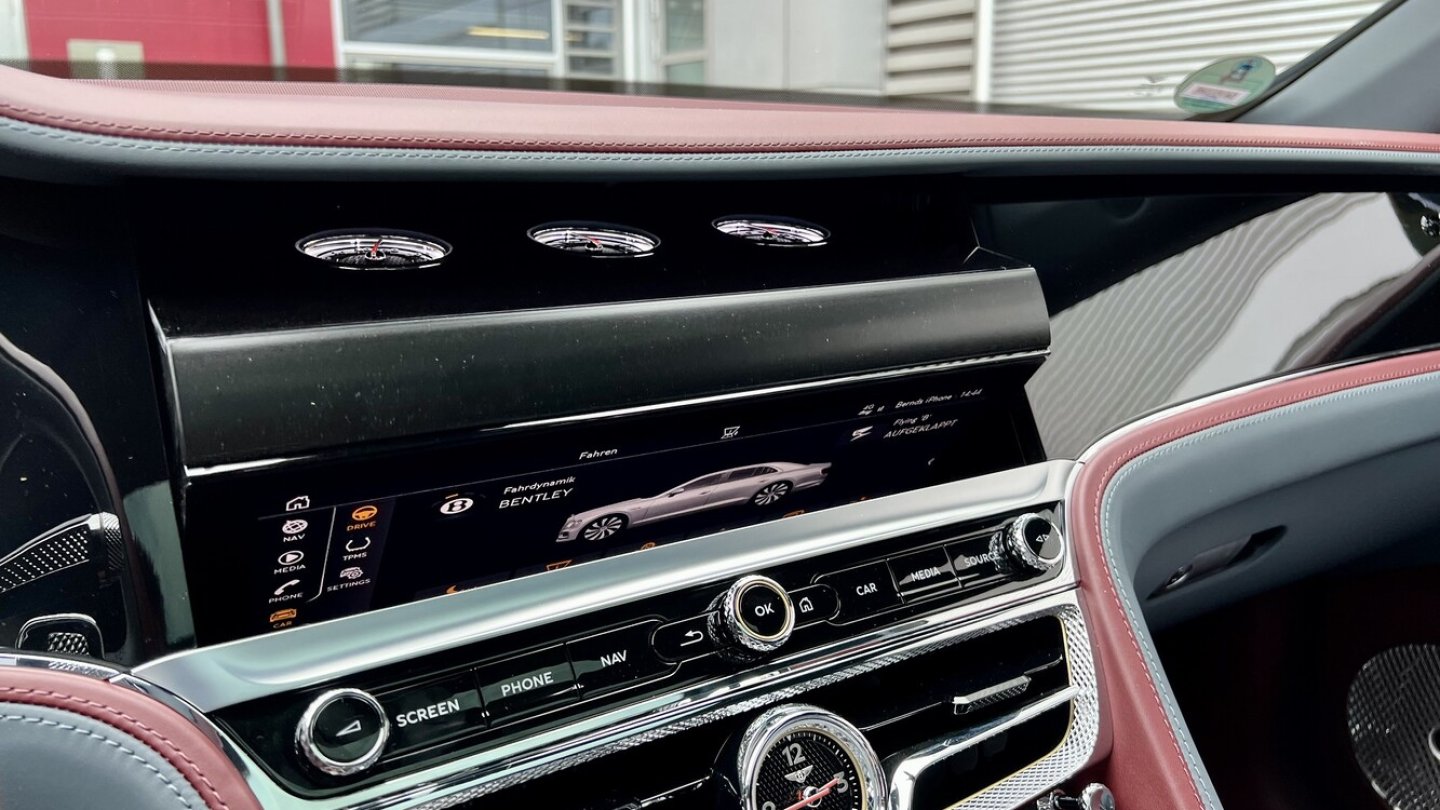 Eines von vielen einzigartigen Details: Das sich drehende Display-Modul.