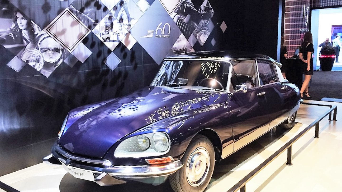 Auf Messen wirkt alles bombastisch und edel - geht der Kunde am Tag danach ins Autohaus, fühlt er sich oft verloren. Schade.